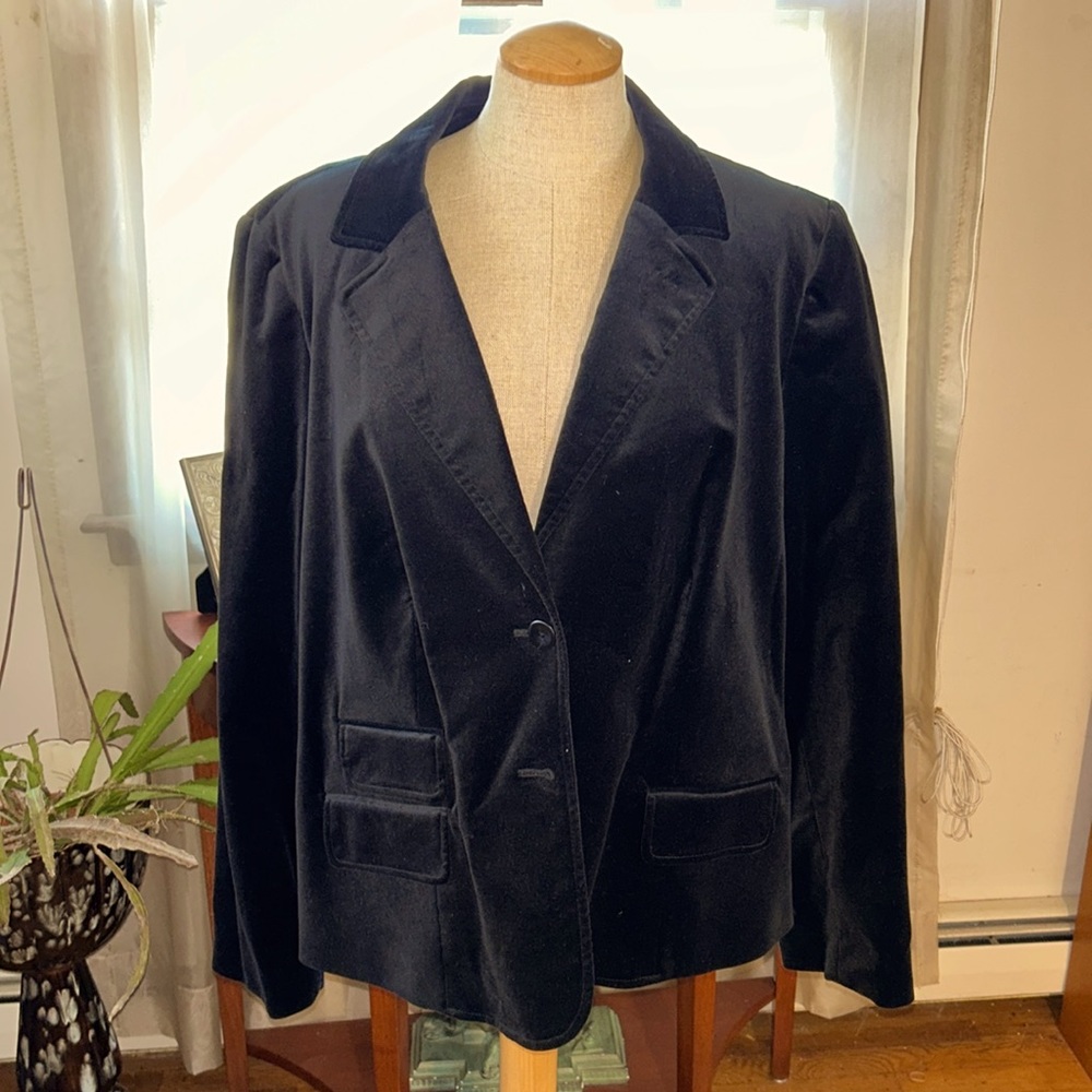 COPY - Context Black Velvet Blazer, size 18W.  Only worn once, like new.